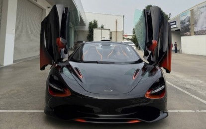 Siêu xe mui trần McLaren 750S Spider với màu sơn độc bản Orange Coriolis có giá gần 30 triệu đồng tại Việt Nam